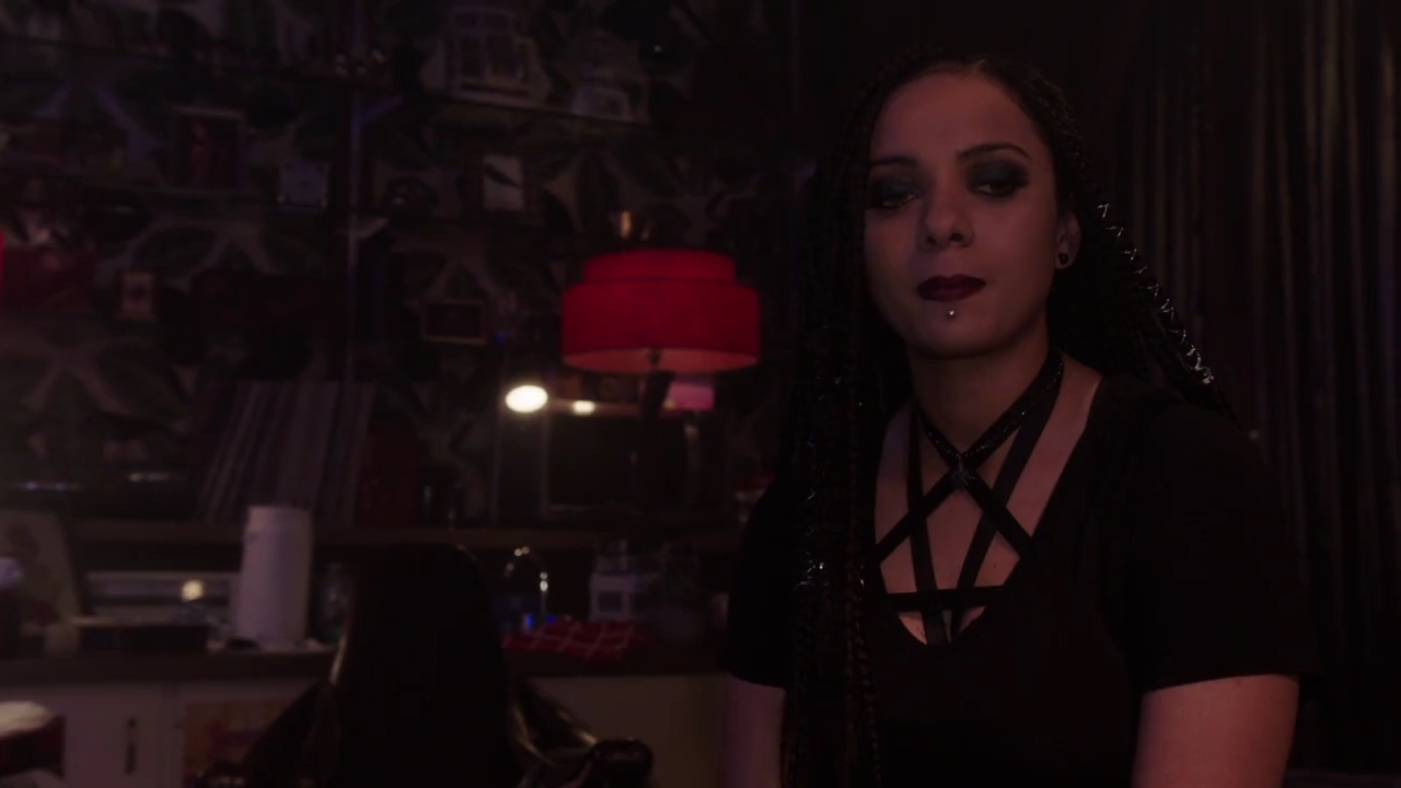 Charmed-Online-dot-nl_Charmed-1x09JingleHell00021.jpg