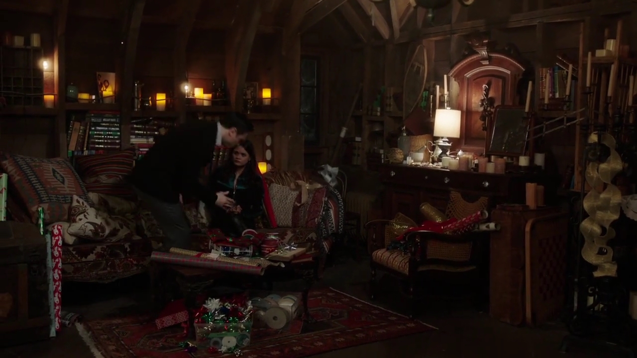 Charmed-Online-dot-nl_Charmed-1x09JingleHell00059.jpg