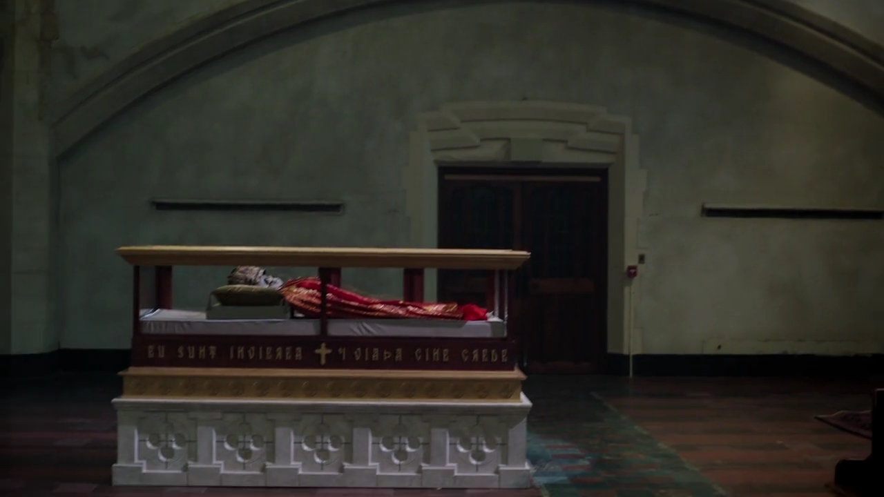 Charmed-Online-dot-nl_Charmed-1x09JingleHell00125.jpg