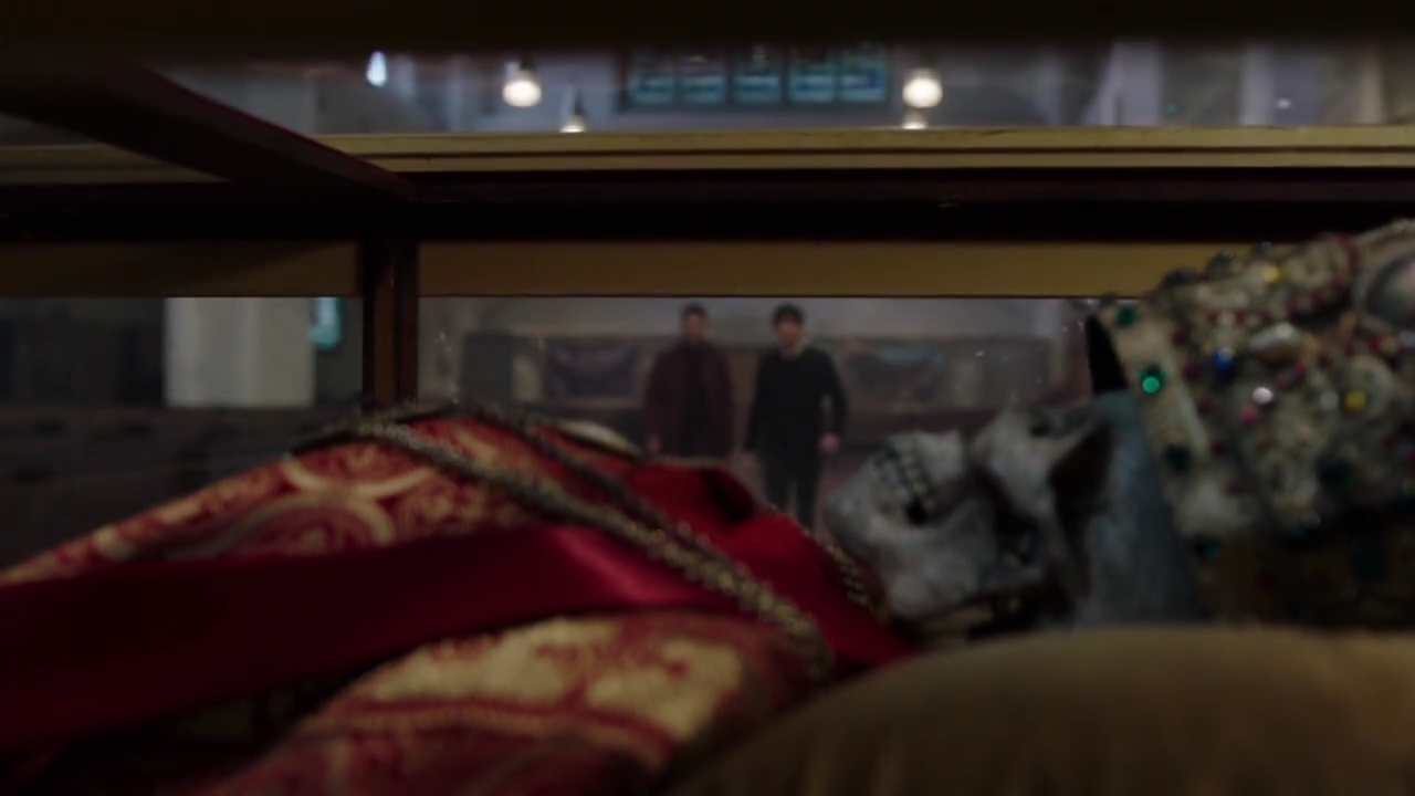 Charmed-Online-dot-nl_Charmed-1x09JingleHell00128.jpg
