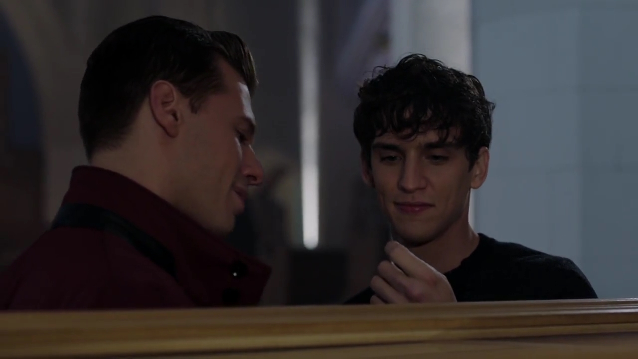 Charmed-Online-dot-nl_Charmed-1x09JingleHell00146.jpg