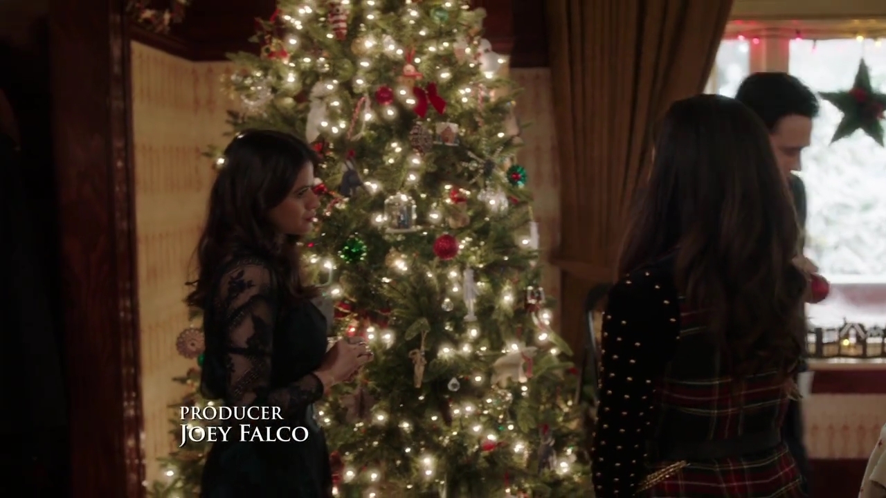 Charmed-Online-dot-nl_Charmed-1x09JingleHell00296.jpg