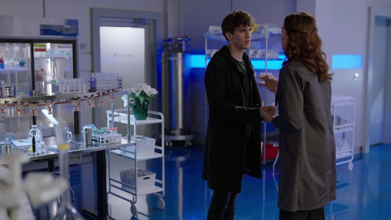 Charmed-Online-dot-nl_Charmed-1x09JingleHell00511.jpg