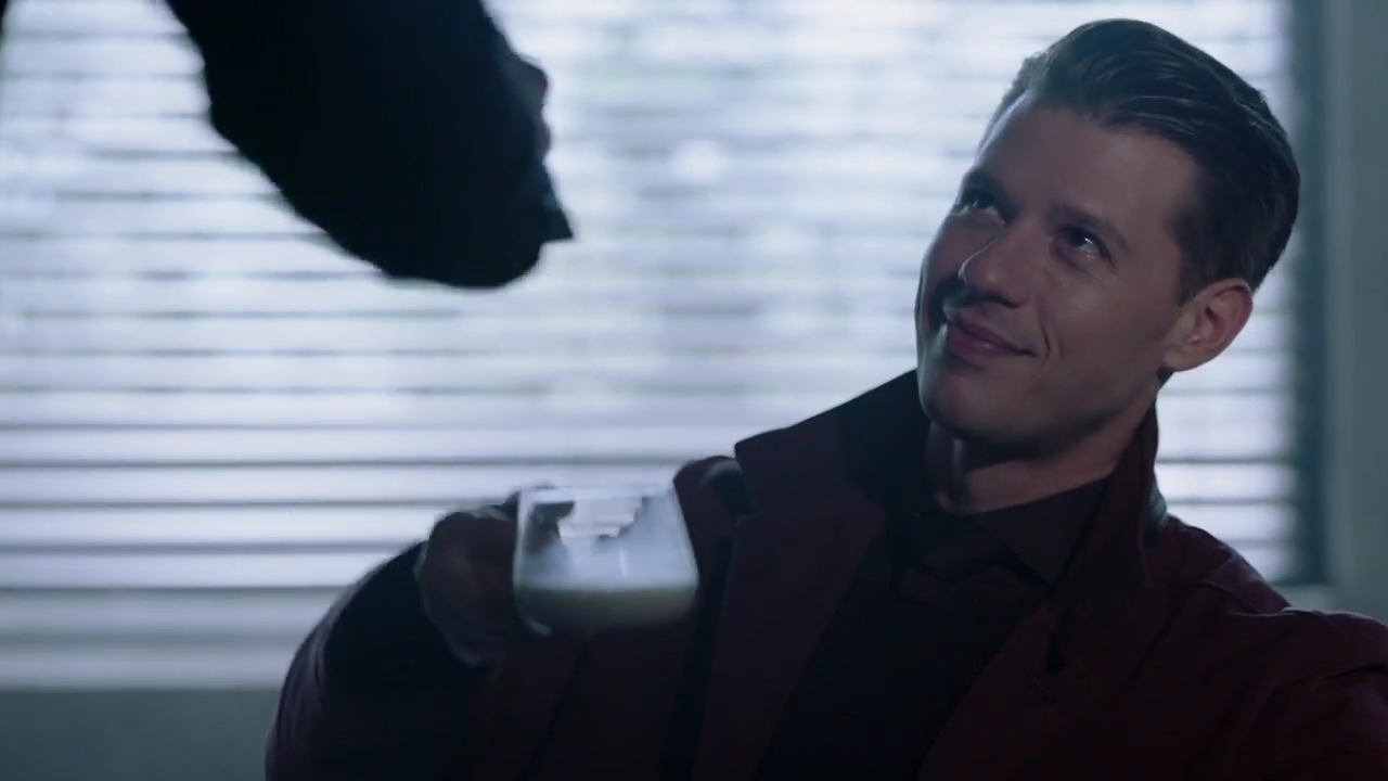Charmed-Online-dot-nl_Charmed-1x09JingleHell00574.jpg