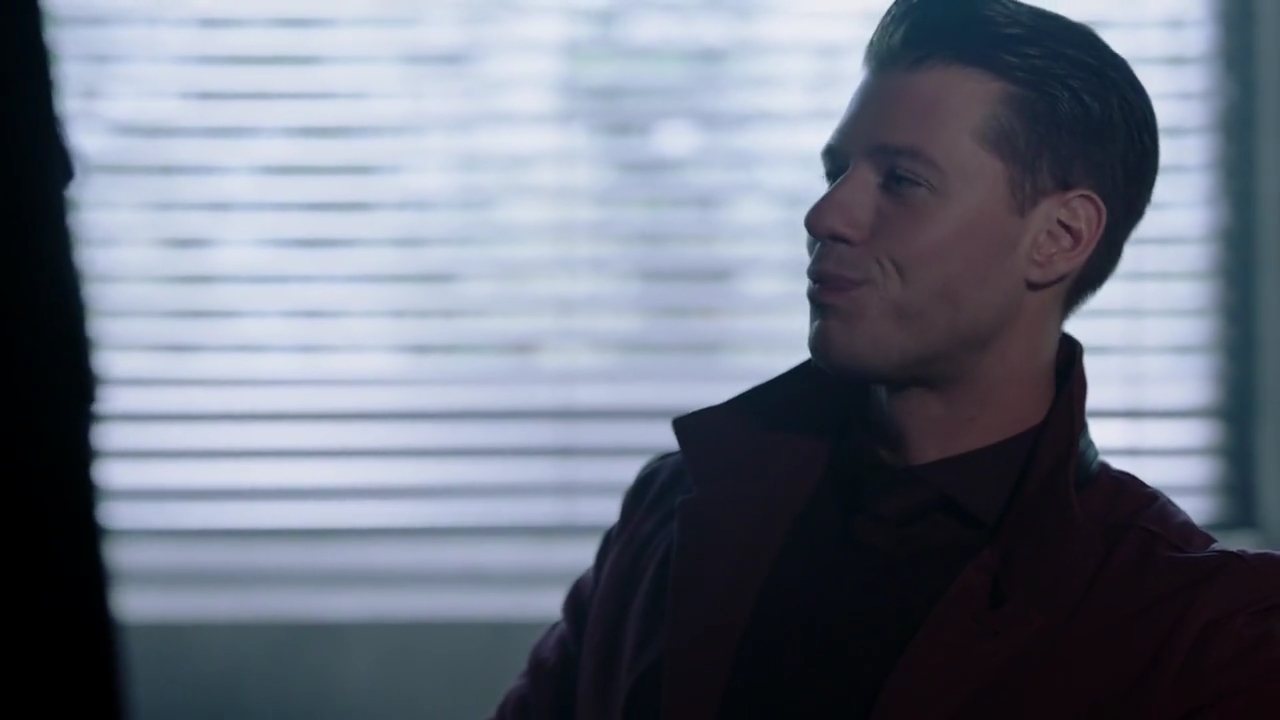 Charmed-Online-dot-nl_Charmed-1x09JingleHell00578.jpg