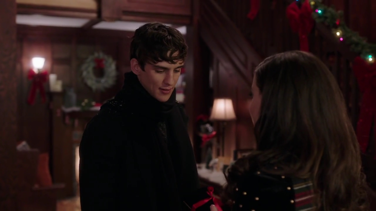 Charmed-Online-dot-nl_Charmed-1x09JingleHell00705.jpg