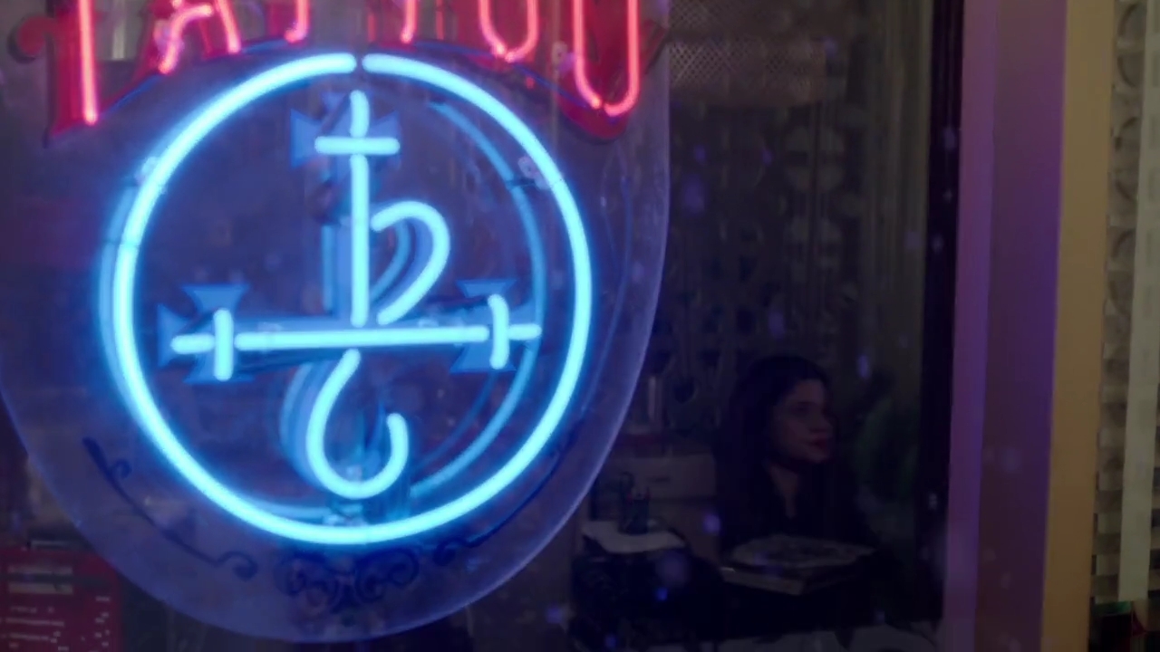 Charmed-Online-dot-nl_Charmed-1x09JingleHell00762.jpg