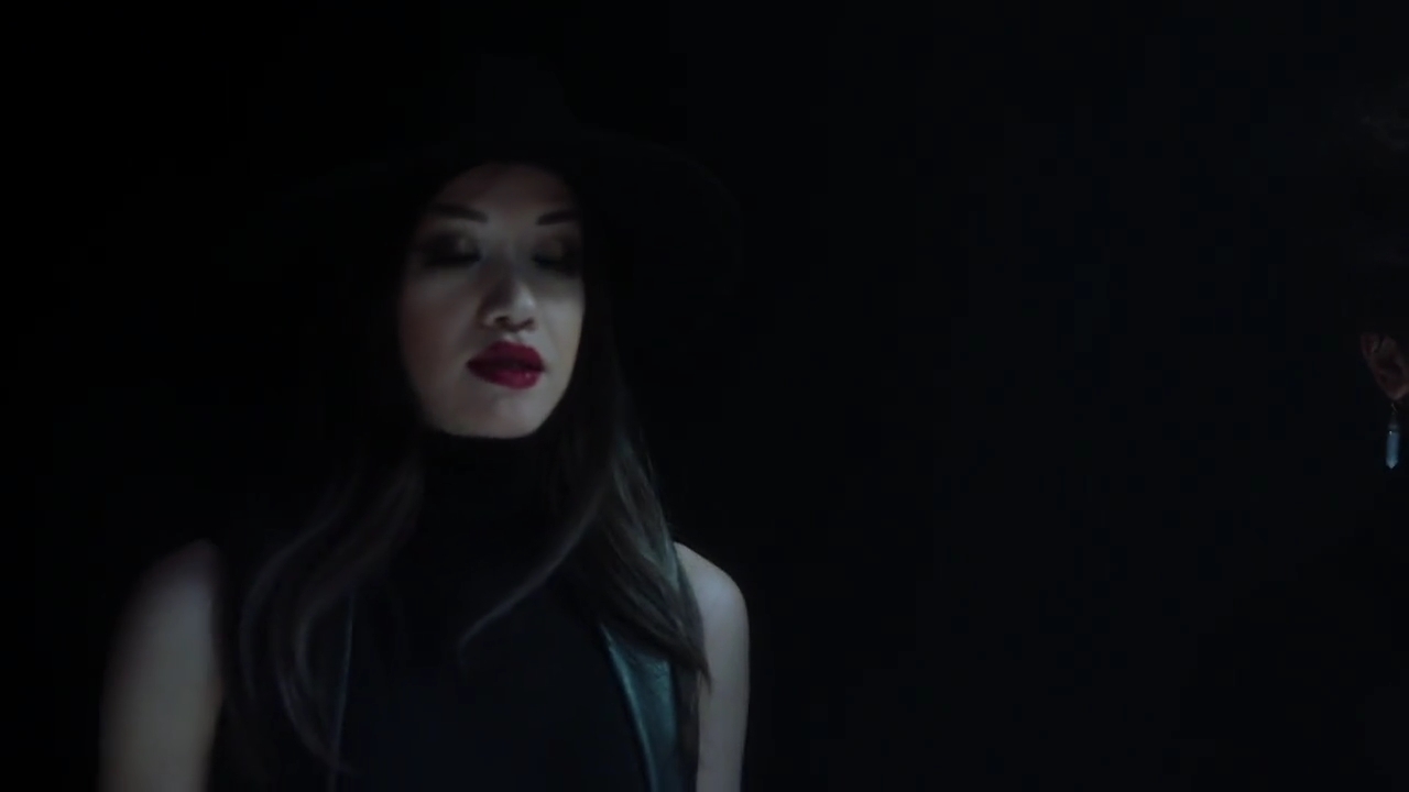 Charmed-Online-dot-nl_Charmed-1x09JingleHell00809.jpg