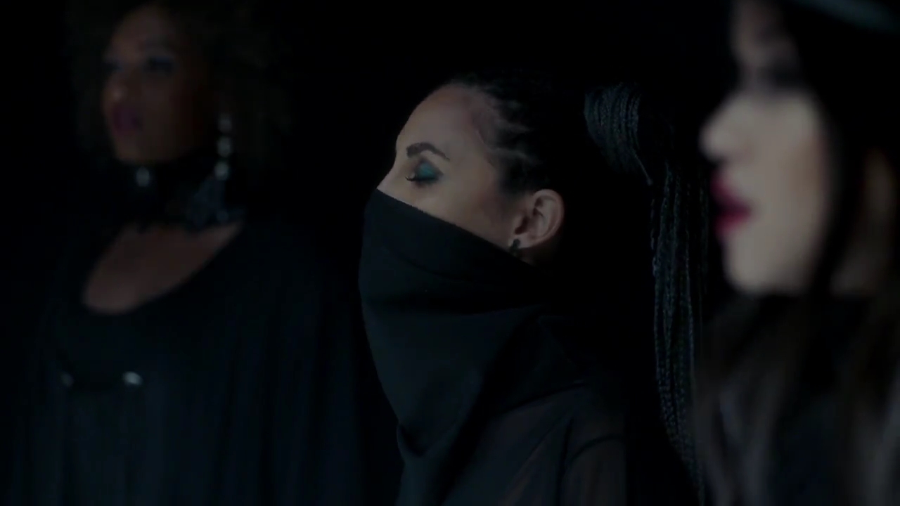 Charmed-Online-dot-nl_Charmed-1x09JingleHell00836.jpg