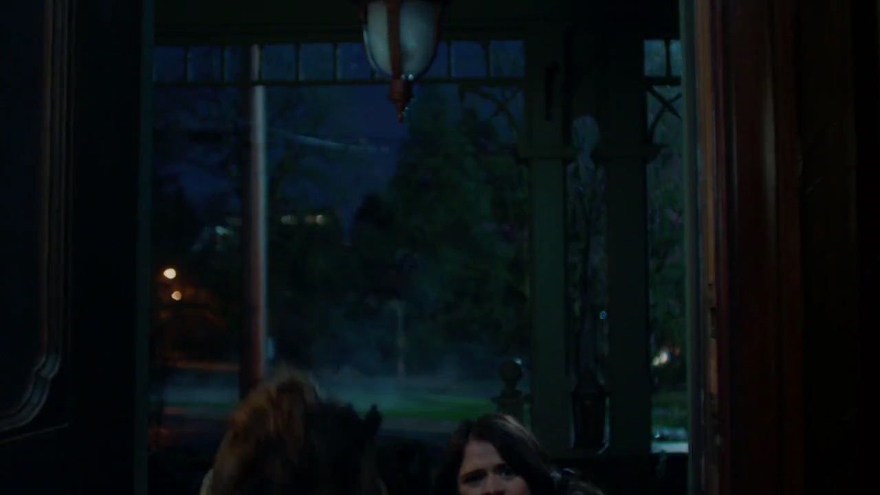 Charmed-Online-dot-nl_Charmed-1x09JingleHell00842.jpg
