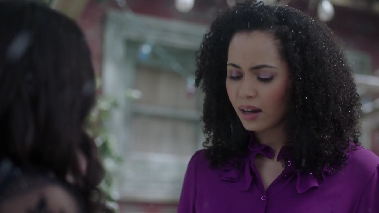 Charmed-Online-dot-nl_Charmed-1x09JingleHell00935.jpg