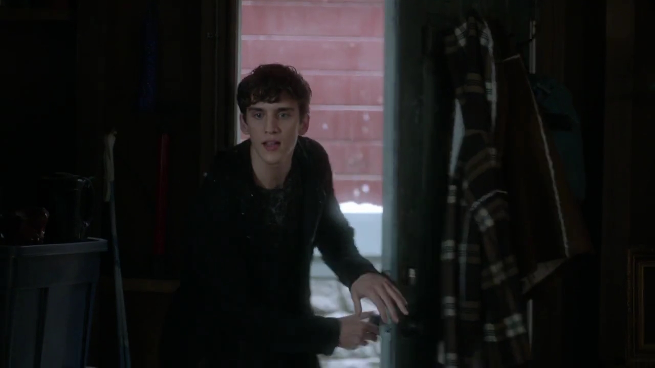 Charmed-Online-dot-nl_Charmed-1x09JingleHell00977.jpg