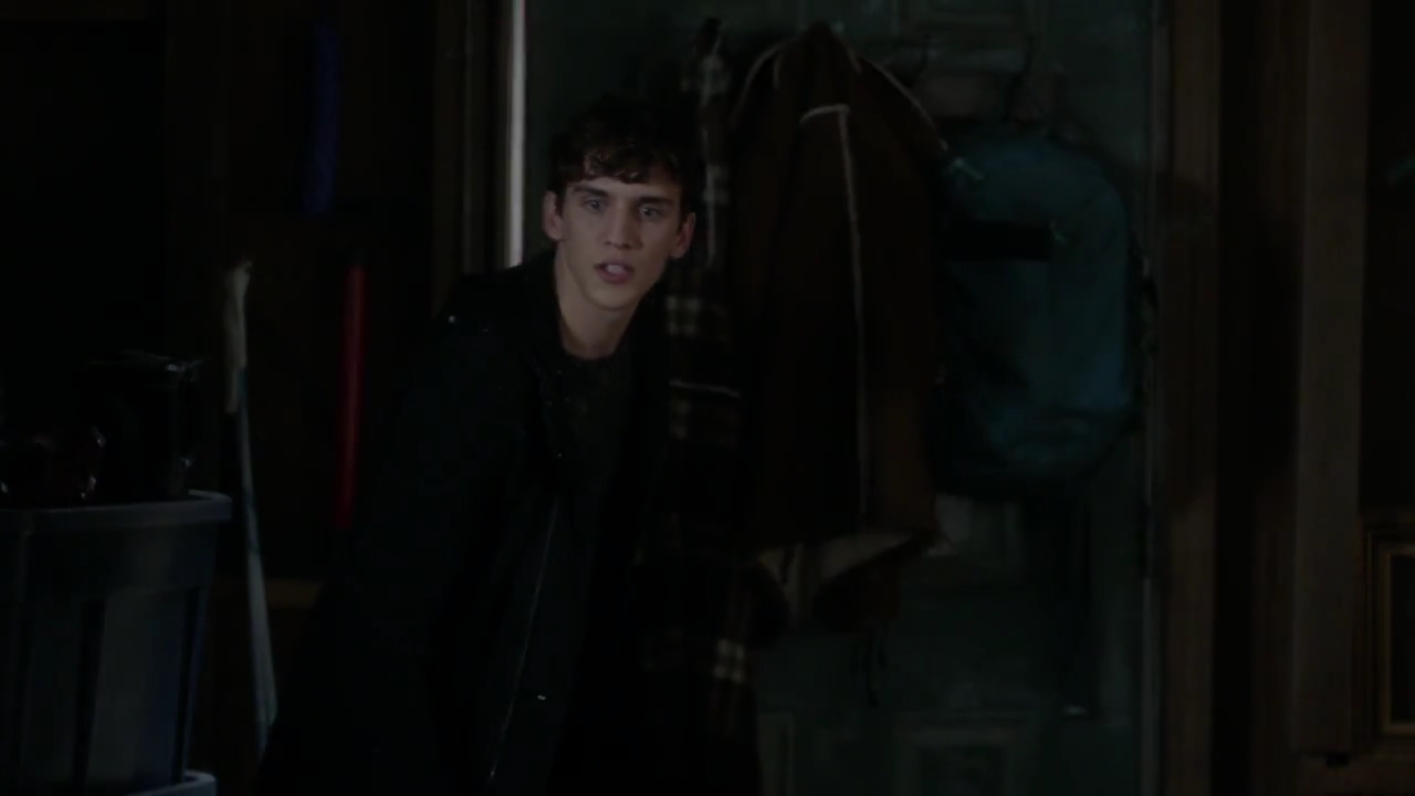 Charmed-Online-dot-nl_Charmed-1x09JingleHell00978.jpg