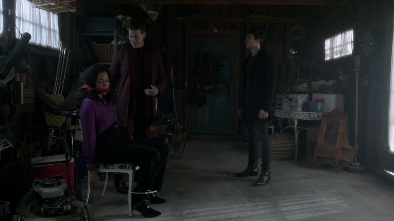 Charmed-Online-dot-nl_Charmed-1x09JingleHell00987.jpg
