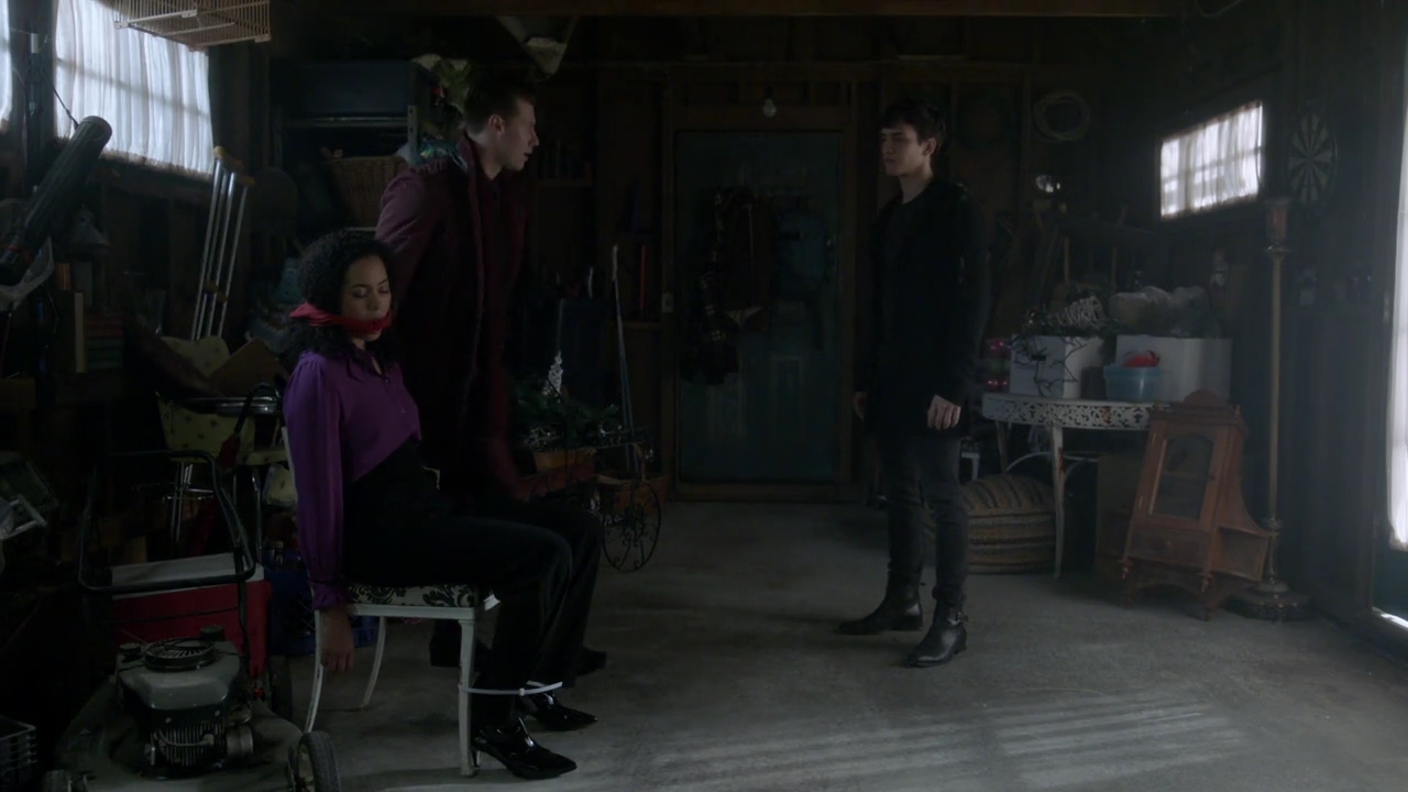 Charmed-Online-dot-nl_Charmed-1x09JingleHell00989.jpg