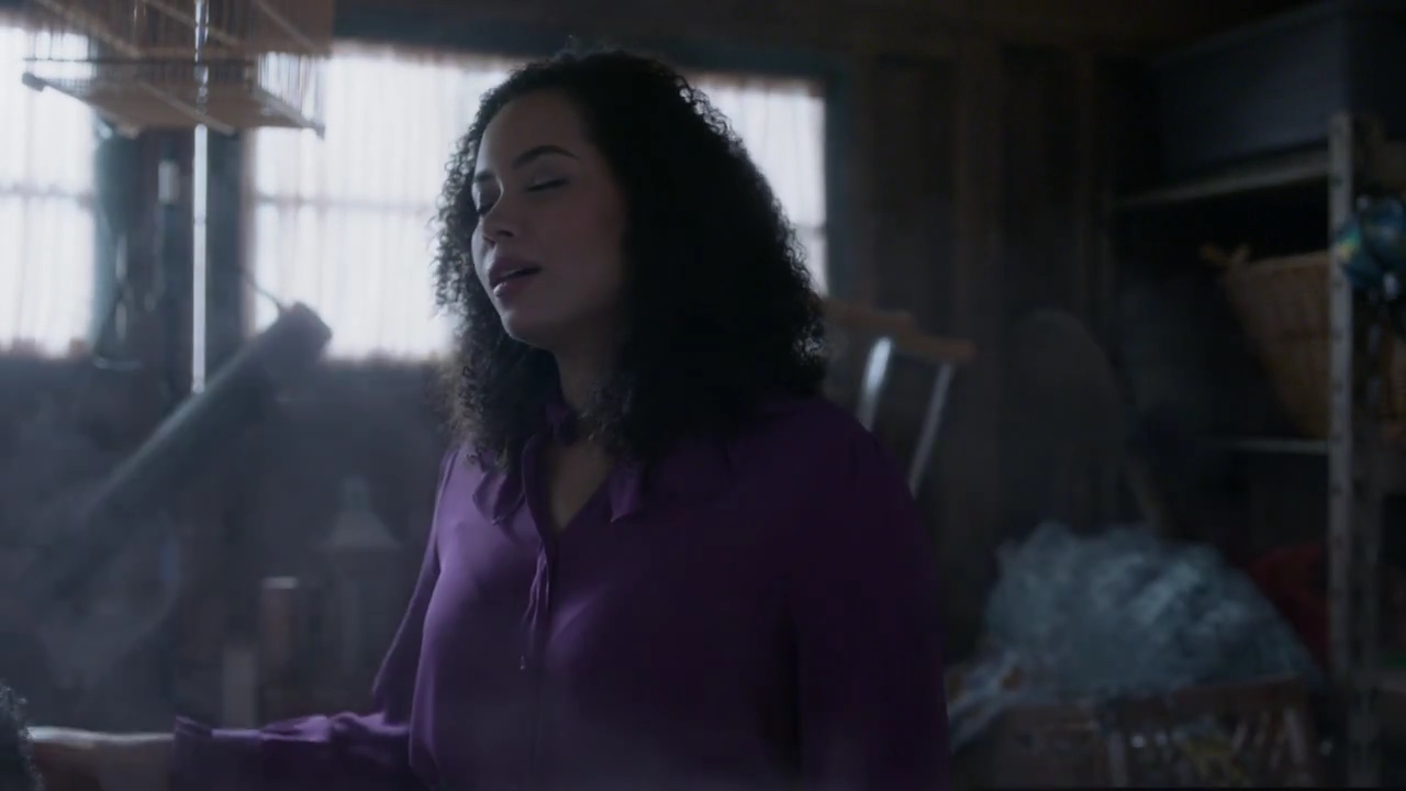 Charmed-Online-dot-nl_Charmed-1x09JingleHell01002.jpg