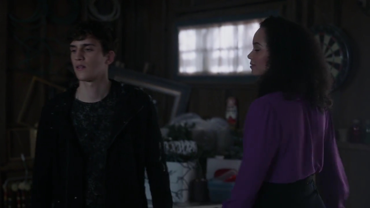 Charmed-Online-dot-nl_Charmed-1x09JingleHell01010.jpg