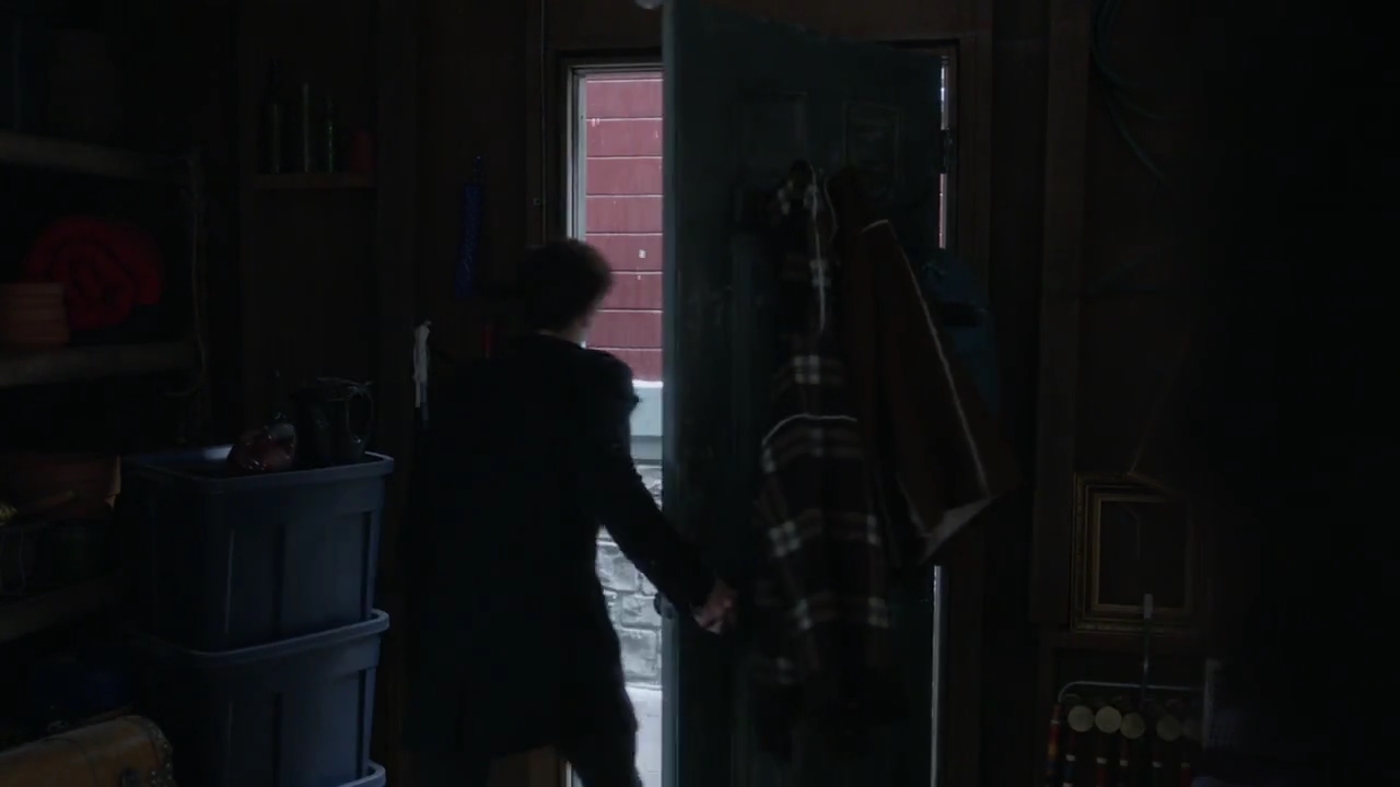 Charmed-Online-dot-nl_Charmed-1x09JingleHell01018.jpg
