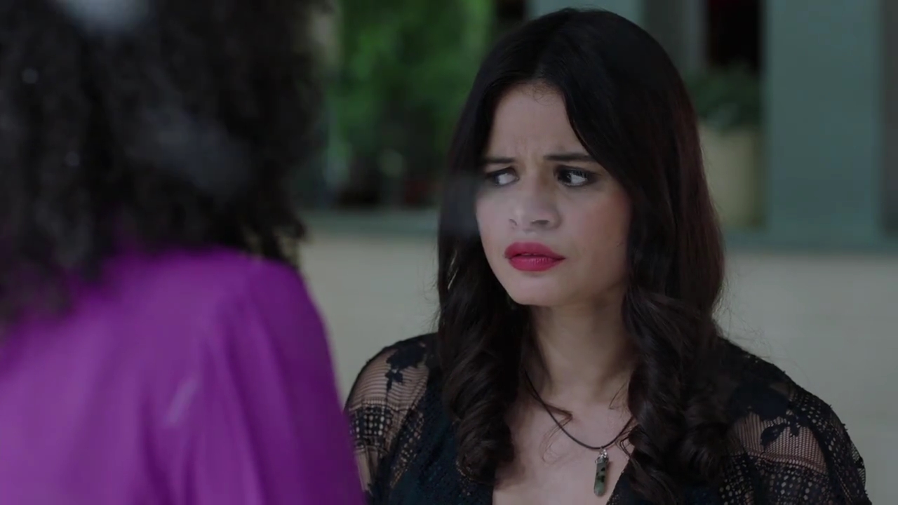 Charmed-Online-dot-nl_Charmed-1x09JingleHell01099.jpg
