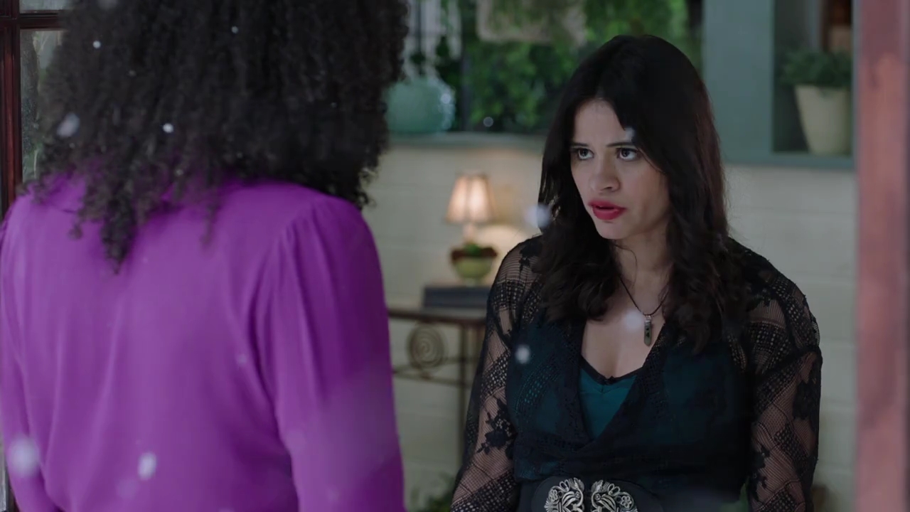 Charmed-Online-dot-nl_Charmed-1x09JingleHell01105.jpg