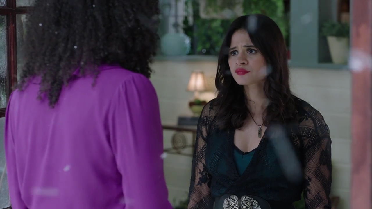 Charmed-Online-dot-nl_Charmed-1x09JingleHell01112.jpg