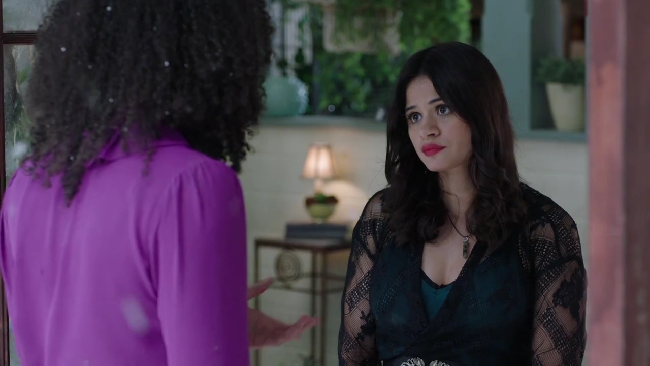 Charmed-Online-dot-nl_Charmed-1x09JingleHell01140.jpg