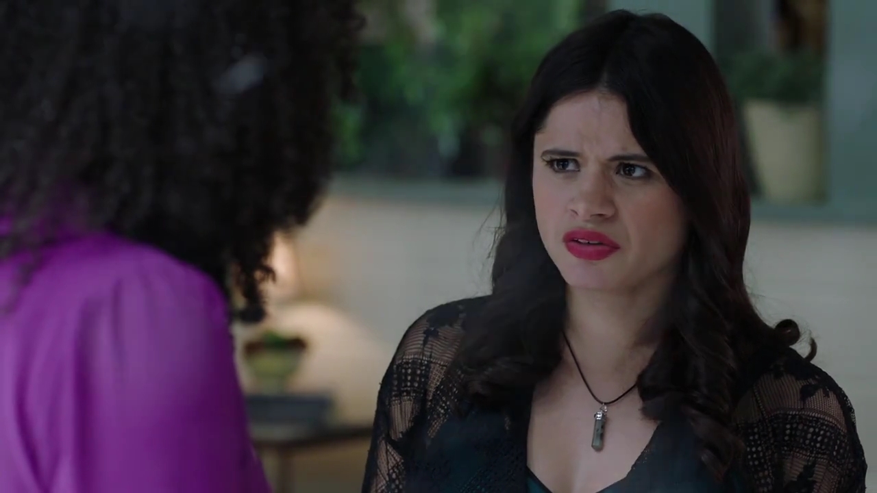Charmed-Online-dot-nl_Charmed-1x09JingleHell01188.jpg