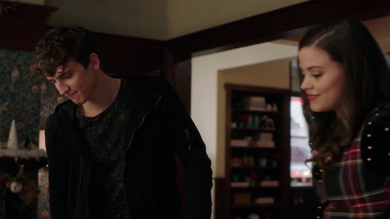 Charmed-Online-dot-nl_Charmed-1x09JingleHell01264.jpg