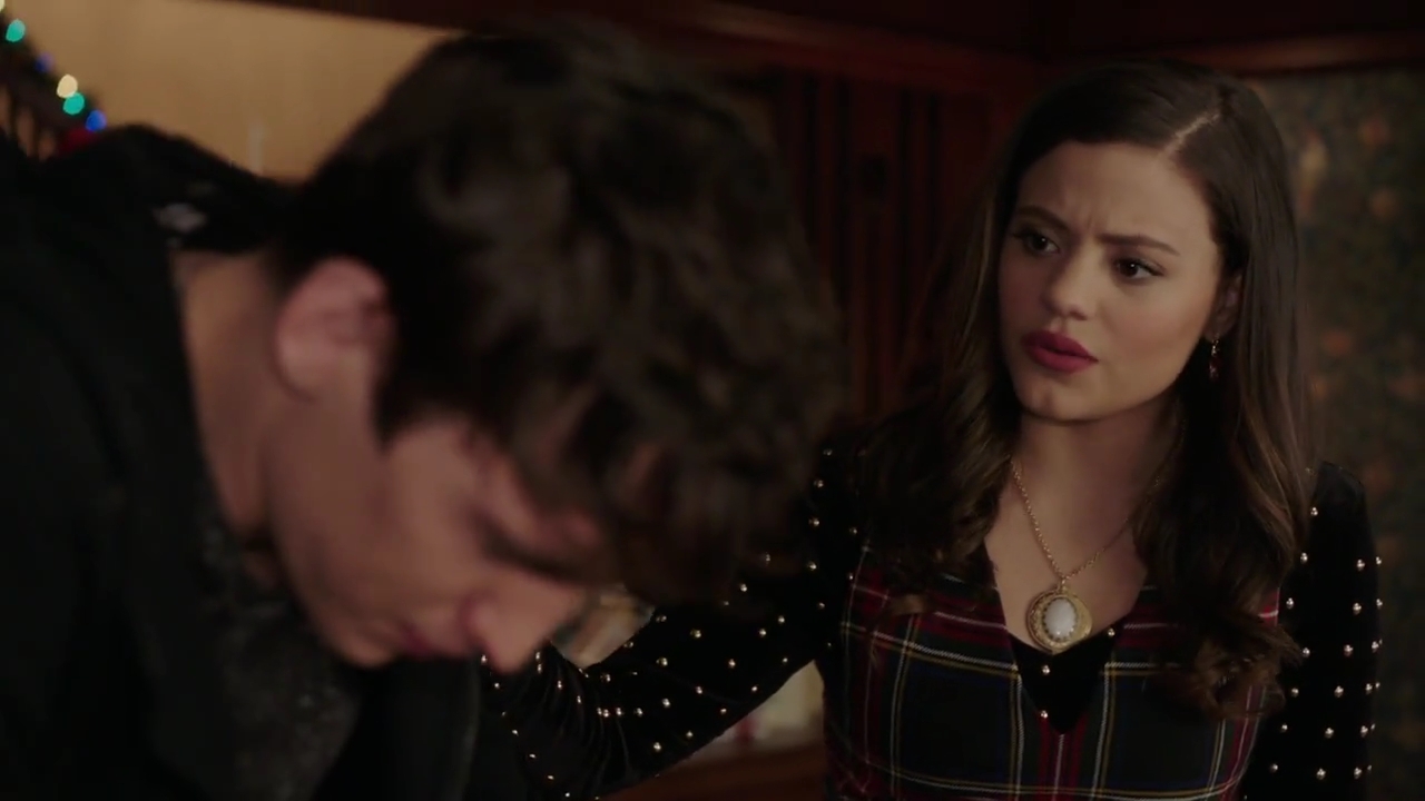 Charmed-Online-dot-nl_Charmed-1x09JingleHell01278.jpg