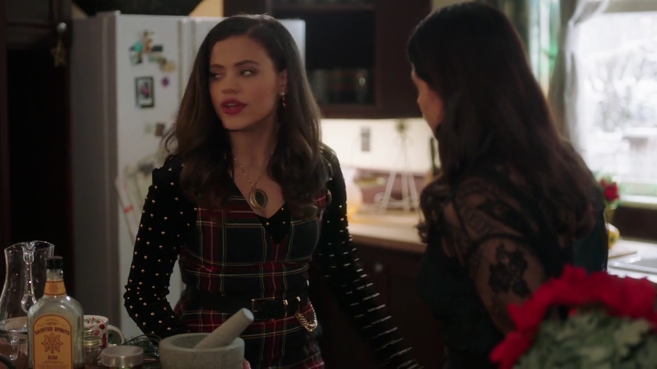 Charmed-Online-dot-nl_Charmed-1x09JingleHell01389.jpg