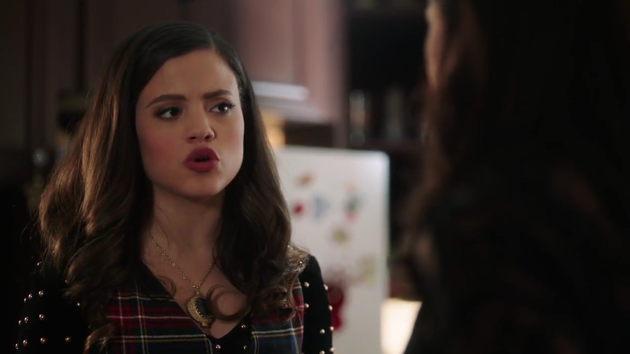 Charmed-Online-dot-nl_Charmed-1x09JingleHell01398.jpg
