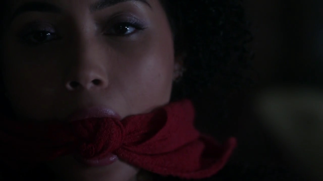 Charmed-Online-dot-nl_Charmed-1x09JingleHell01446.jpg