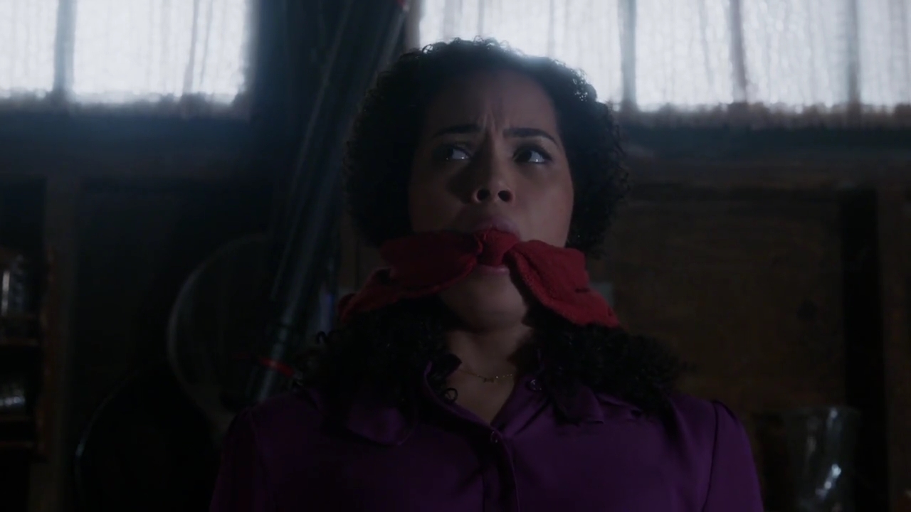 Charmed-Online-dot-nl_Charmed-1x09JingleHell01473.jpg