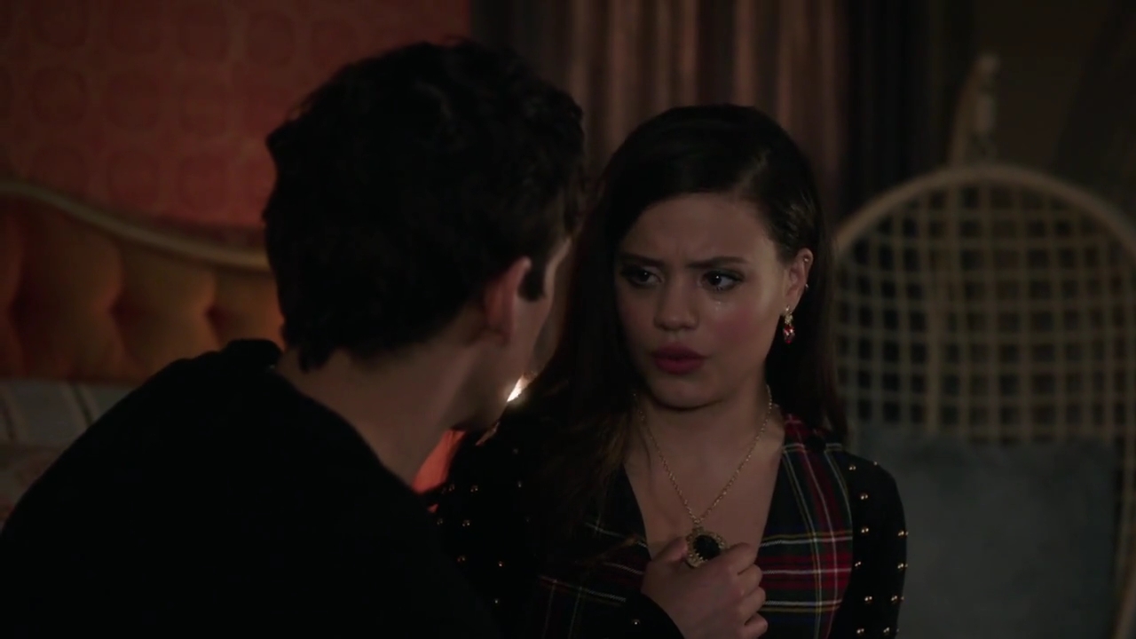 Charmed-Online-dot-nl_Charmed-1x09JingleHell01501.jpg