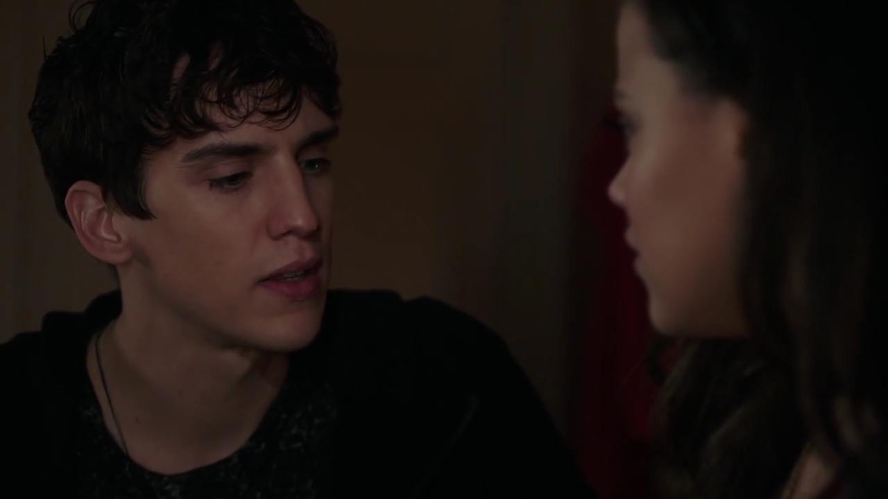 Charmed-Online-dot-nl_Charmed-1x09JingleHell01506.jpg
