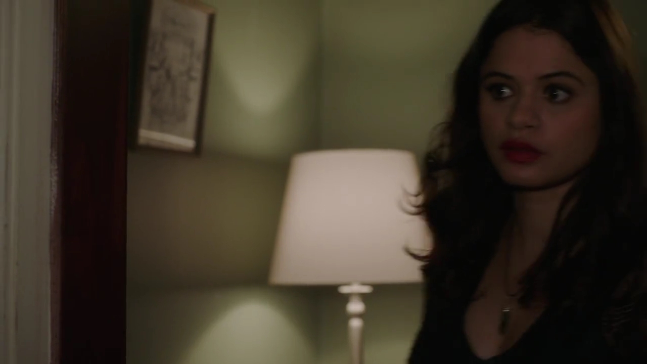 Charmed-Online-dot-nl_Charmed-1x09JingleHell01540.jpg