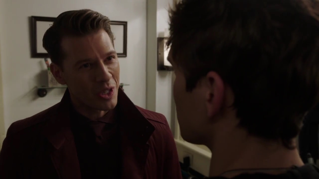 Charmed-Online-dot-nl_Charmed-1x09JingleHell01618.jpg