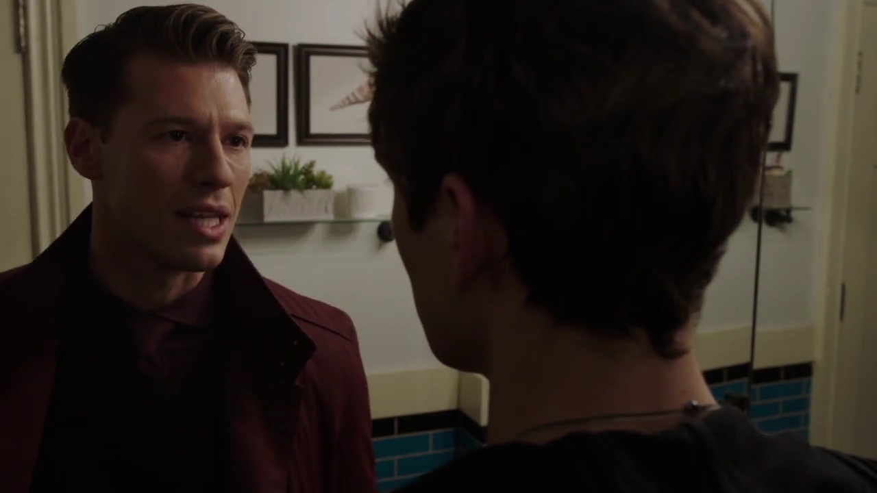 Charmed-Online-dot-nl_Charmed-1x09JingleHell01633.jpg