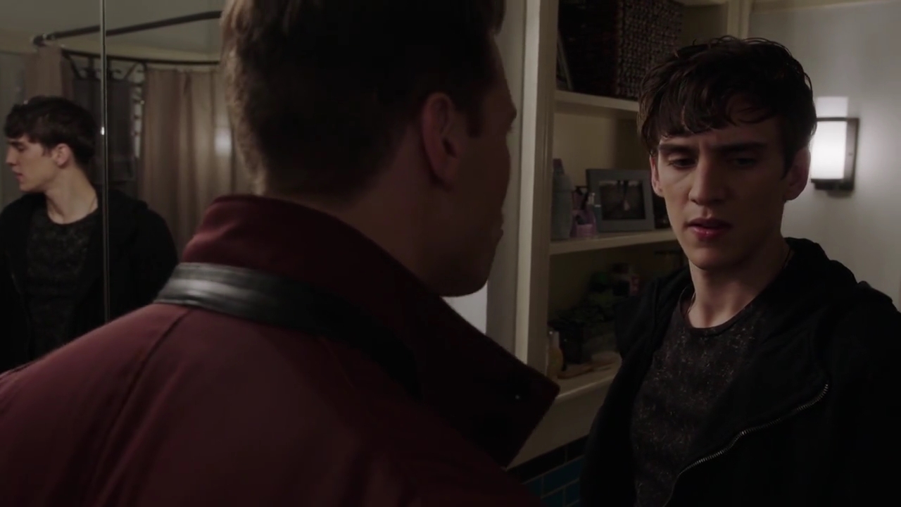 Charmed-Online-dot-nl_Charmed-1x09JingleHell01640.jpg