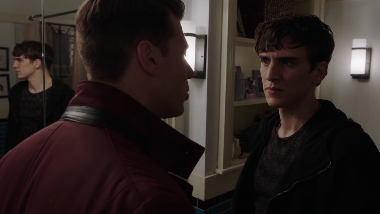 Charmed-Online-dot-nl_Charmed-1x09JingleHell01646.jpg