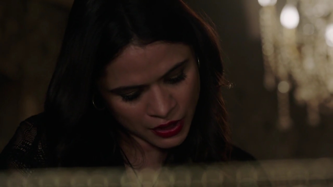 Charmed-Online-dot-nl_Charmed-1x09JingleHell01679.jpg