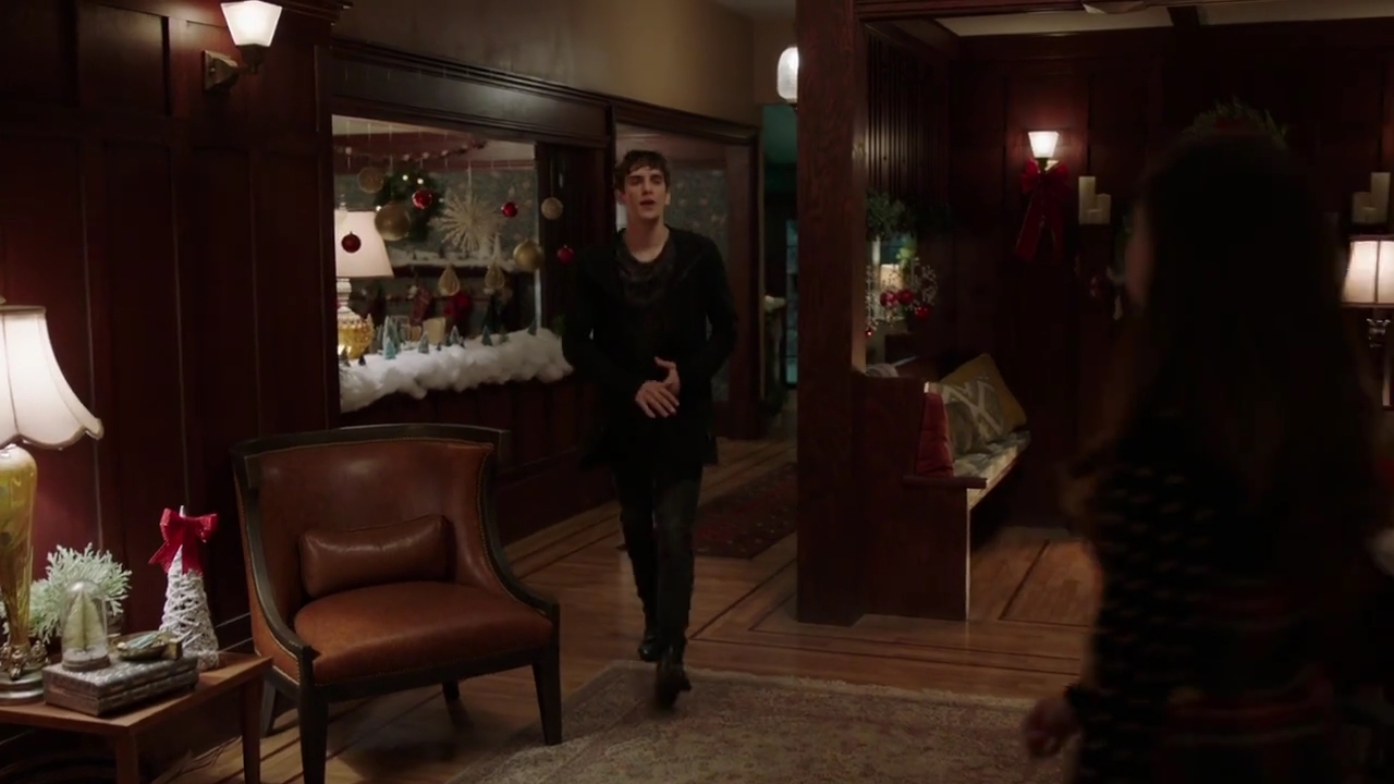 Charmed-Online-dot-nl_Charmed-1x09JingleHell01702.jpg