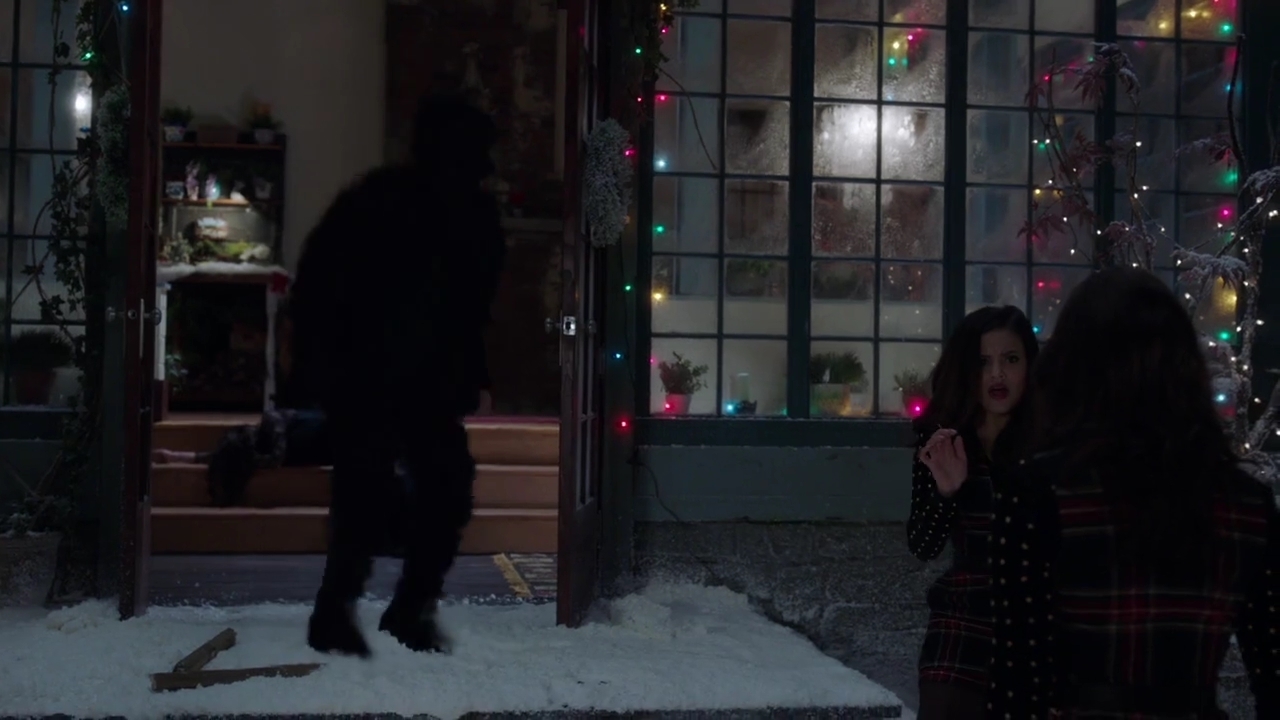 Charmed-Online-dot-nl_Charmed-1x09JingleHell01832.jpg
