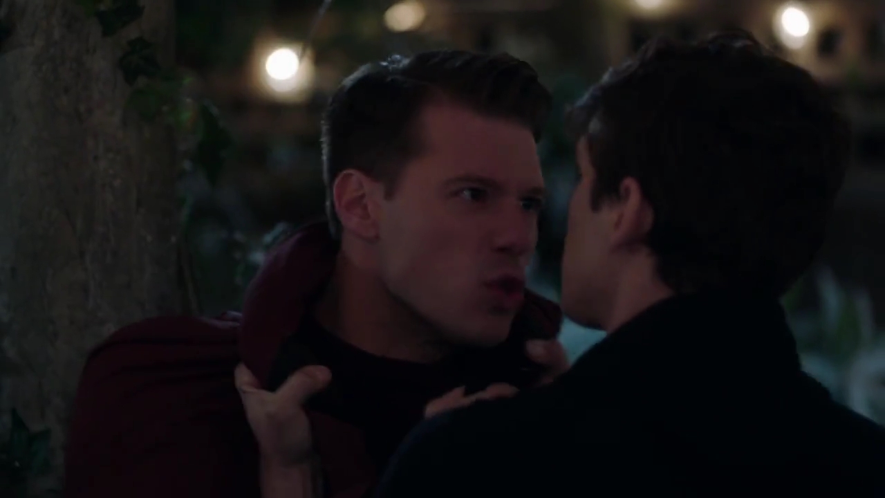Charmed-Online-dot-nl_Charmed-1x09JingleHell01845.jpg