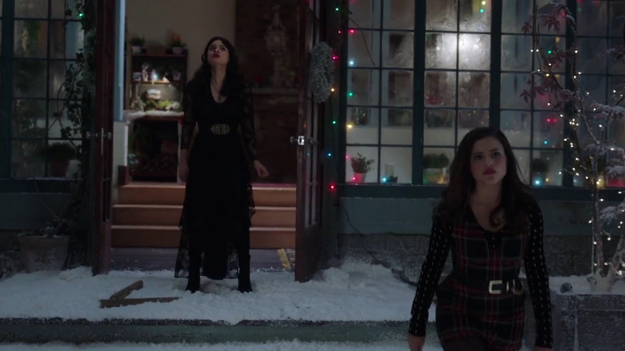 Charmed-Online-dot-nl_Charmed-1x09JingleHell01889.jpg