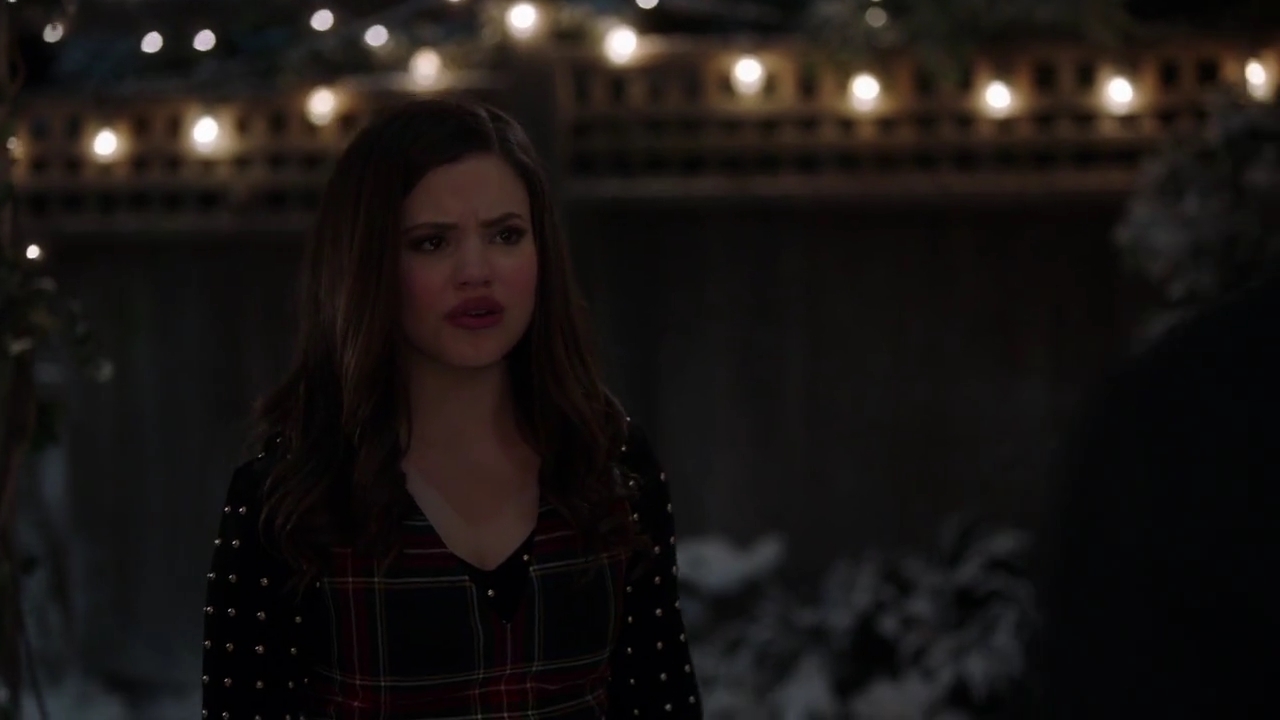Charmed-Online-dot-nl_Charmed-1x09JingleHell01894.jpg