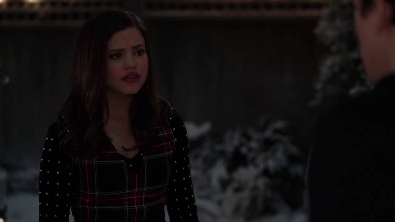 Charmed-Online-dot-nl_Charmed-1x09JingleHell01899.jpg