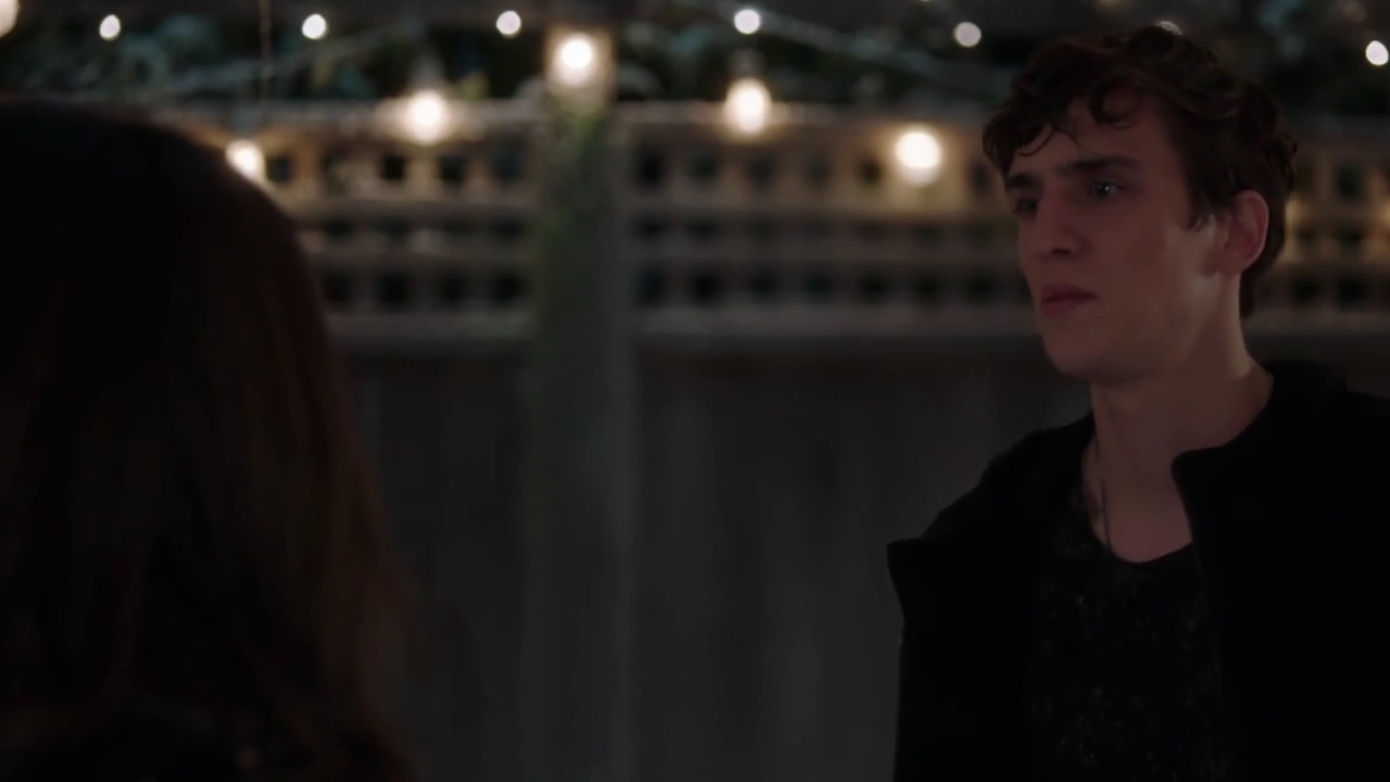 Charmed-Online-dot-nl_Charmed-1x09JingleHell01902.jpg
