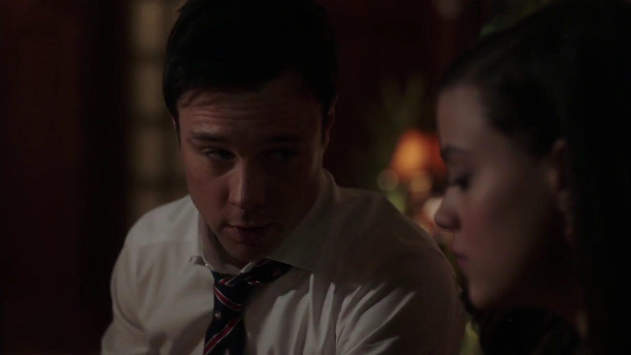 Charmed-Online-dot-nl_Charmed-1x09JingleHell02074.jpg
