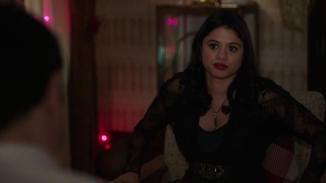 Charmed-Online-dot-nl_Charmed-1x09JingleHell02080.jpg